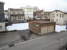 ついに車庫の屋根の雪が消えました